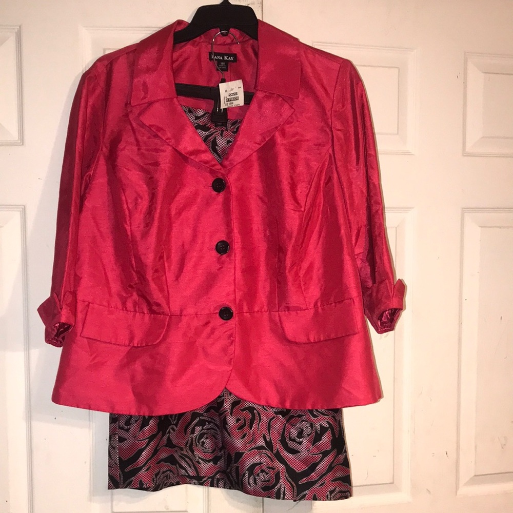 NWT Women’s Dana Kay 2-pc Skirt Set